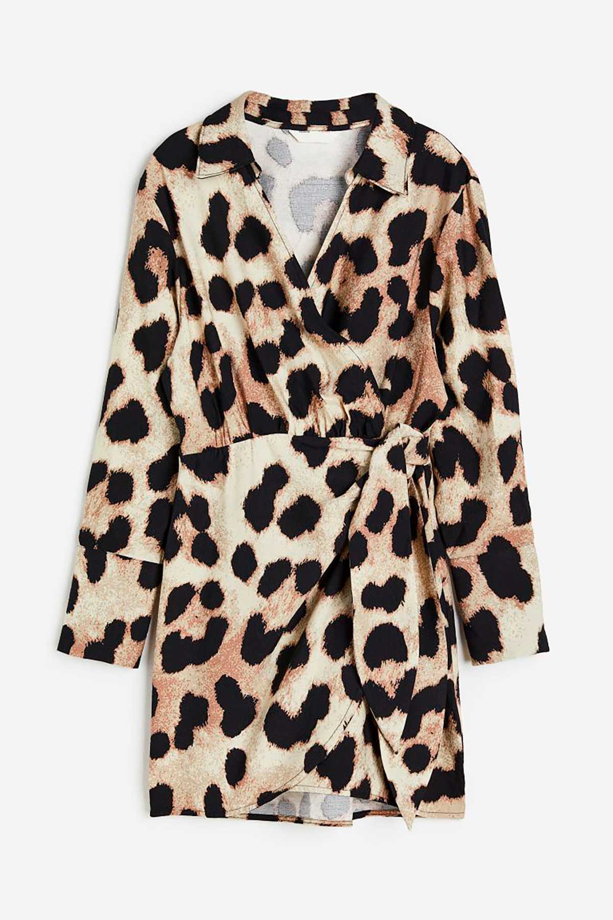Vestido cruzado con escote en pico animal print. 14.99 euros en H&M. 