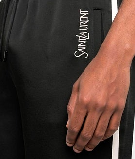 Imagen secundaria 2 - El conjunto de Longoria está disponible en Farfetch por 4.180 euros en total. 