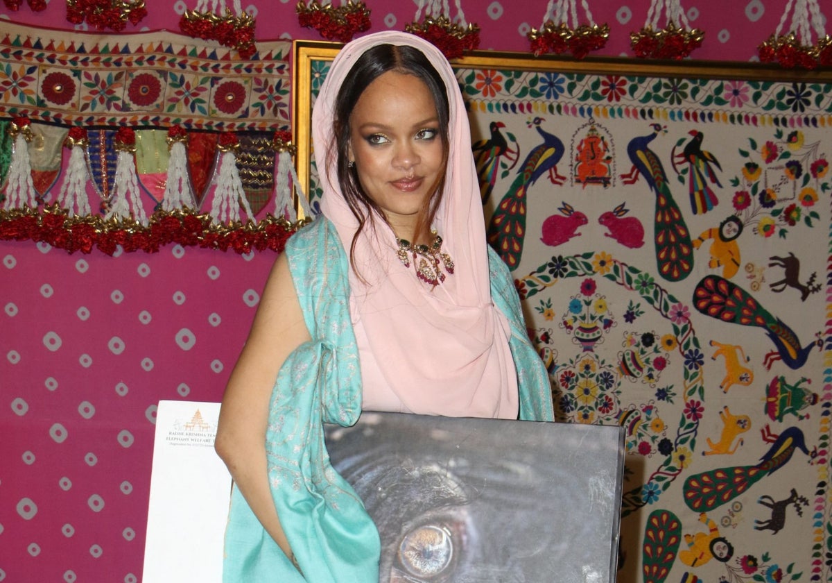 Rihanna ha lucido una dentadura metálica como la que llevó Kanye West hace un tiempo.