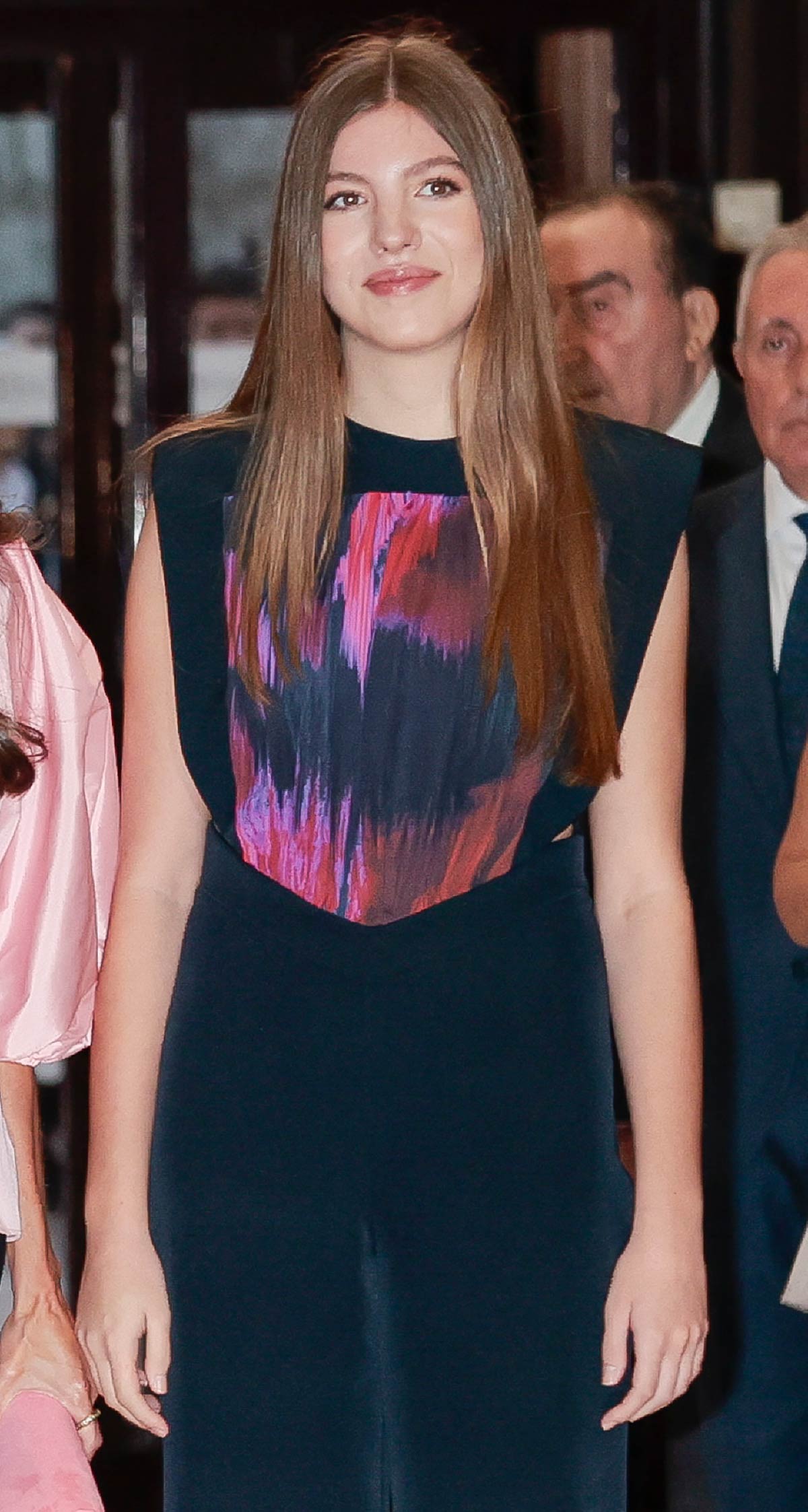 Para el concierto previo a los Premios Princesa de Asturias estrenó un mono con manga a la sisa, un estampado 'tie-dye' en el pecho. Además, el conjunto presentaba aberturas en los laterales. Firmado por Cardié.