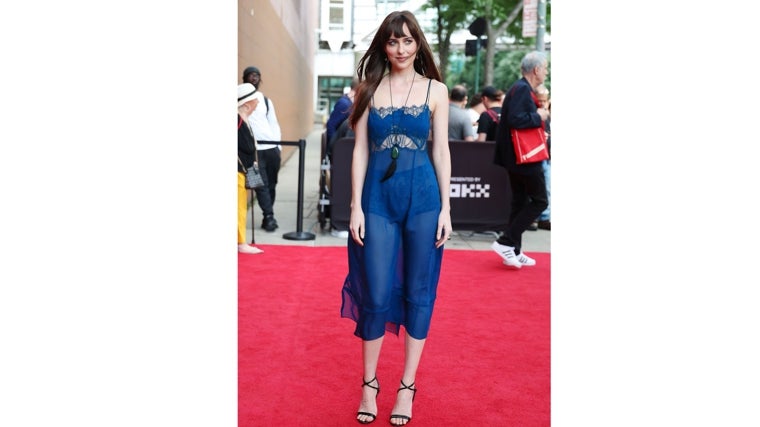 Dakota Johnson vestida de Gucci