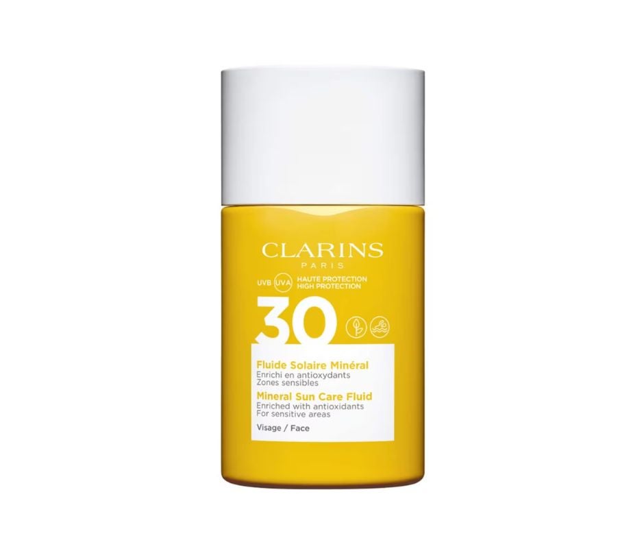 Fluido Solar Mineral Rostro UVA/UVB 30 de Clarins:  de 29,99 euros a 23 euros (solo en Sephora).  Una fórmula ligera, resistente al agua y al sudor, que hidrata la piel y la protege del fotoenvejecimiento. 