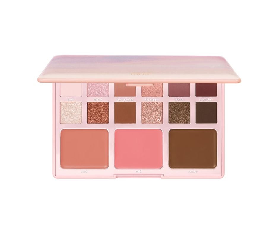 Paleta Para Ojos y Mejillas de Tarte Cosmetics: de 50,99 a 40 euros (solo en Sephora). 12 tonos rosados, bronce y neutros, con acabados brillantes, satinados y mate, ideales para el verano.  
