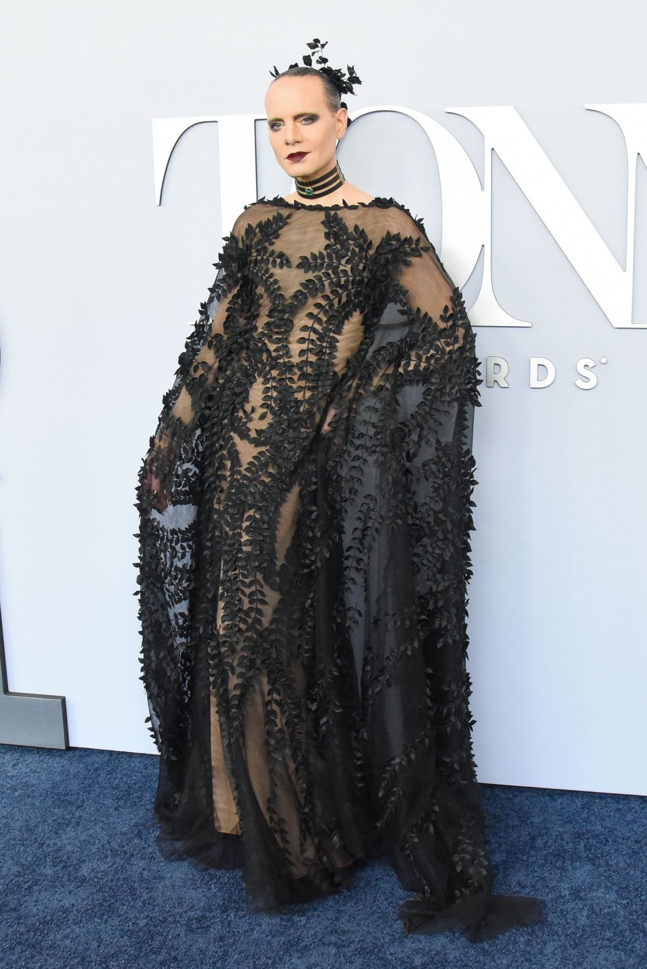 Jordan Roth, fiel a su estilo gótico, se decantó por un vestido negro con transparencias de la firma Rodarte. 