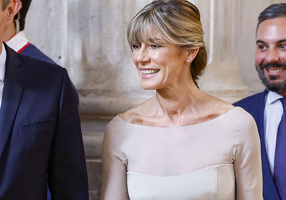 Begoña Gómez con vestido de Marcos Luengo