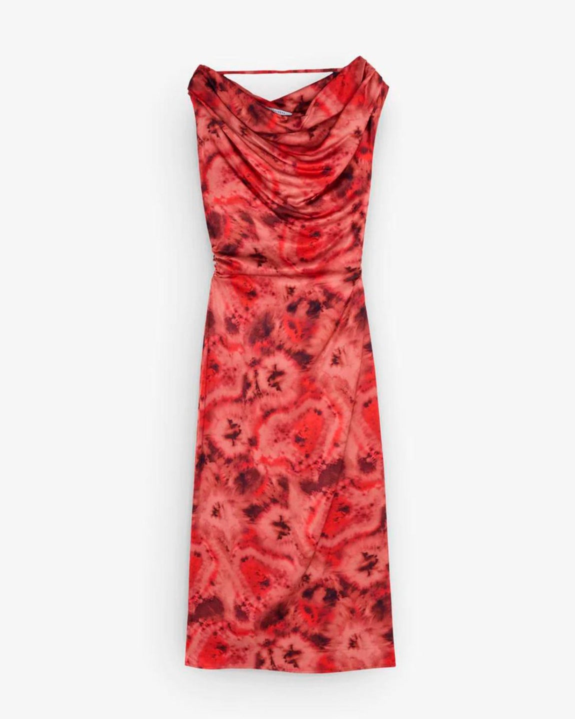 Vestido midi con escote barco y detalle drapeado. Antes costaba 89.90 euros y ahora, 79.90 euros en Scalpers.