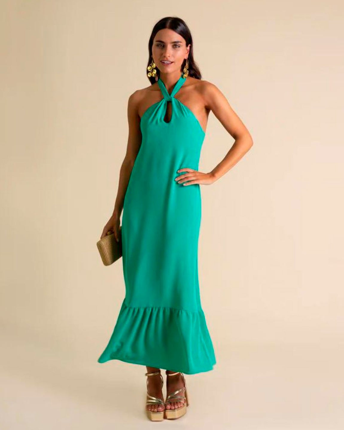 Vesitdo largo con escote halter y volante en el bajo. Antes 69.95 euros y ahora 55.95 en The Are.