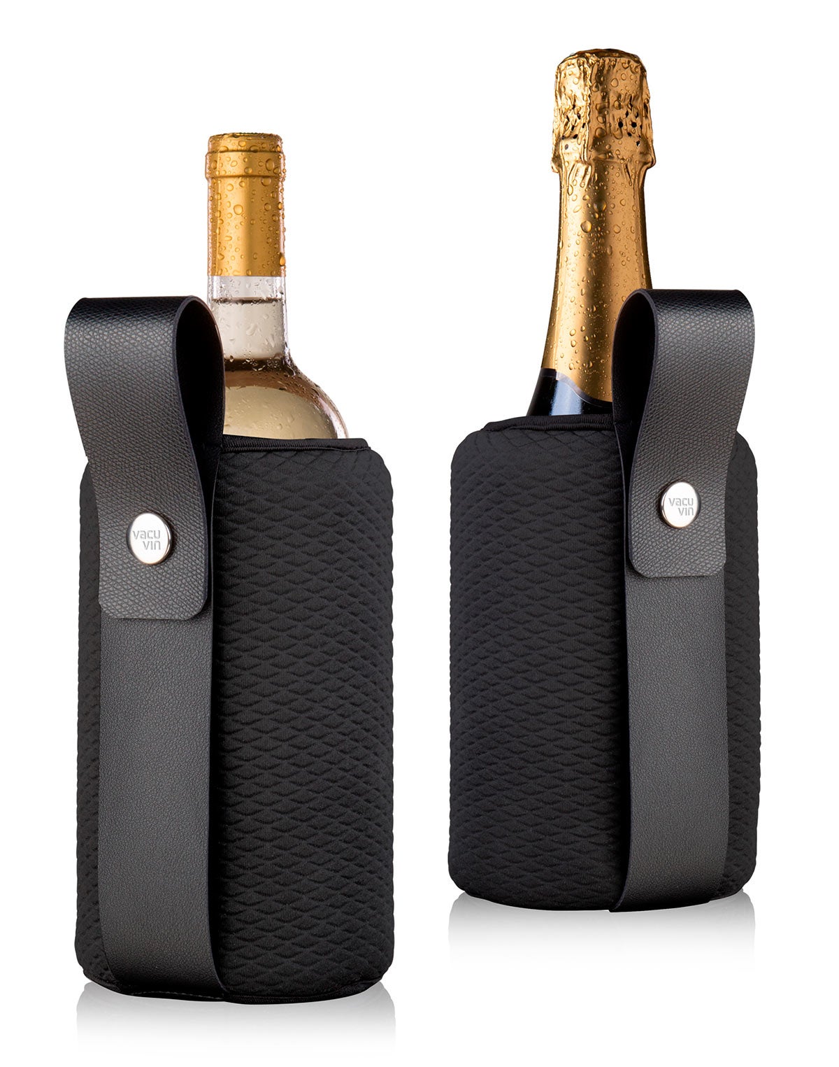 Enfriador de botellas de Vacuvin (29 €). Sirve para vino o cava. Se guarda en el congelador y en 15 minutos enfría la botella y la mantiene así. Es de neopreno y piel.