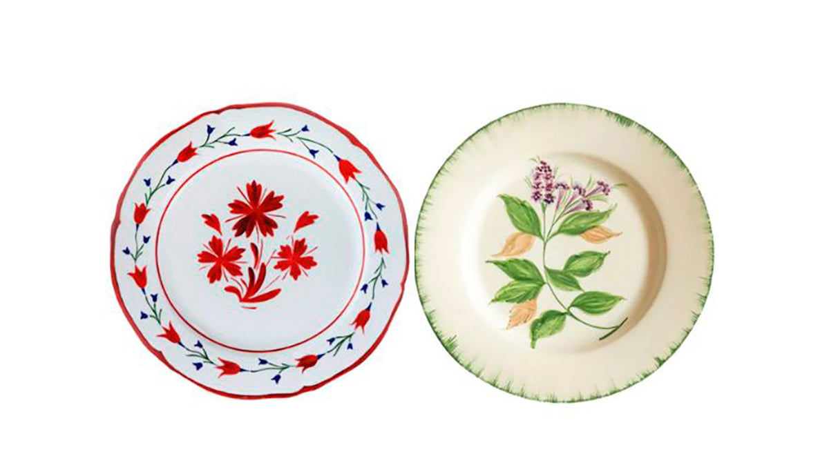 Platos de la colección Eugenia&Sushita. El de la izquierda, de la colección Cabana, con un set de cuatro platos llanos, 60 €. El de la derecha, el plato lano Lavanda, 15,95 €.