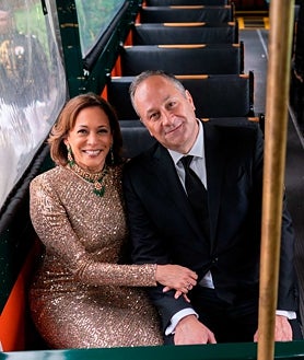 Imagen secundaria 2 - Kamala Harris también luce estilismos de gala. 