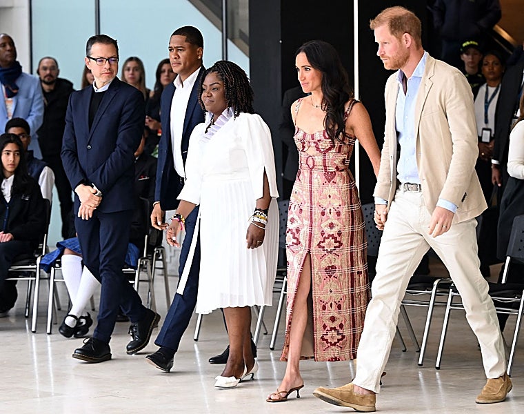 Meghan Markle con un vestido de la diseñadora colombiana Johanna Ortiz.