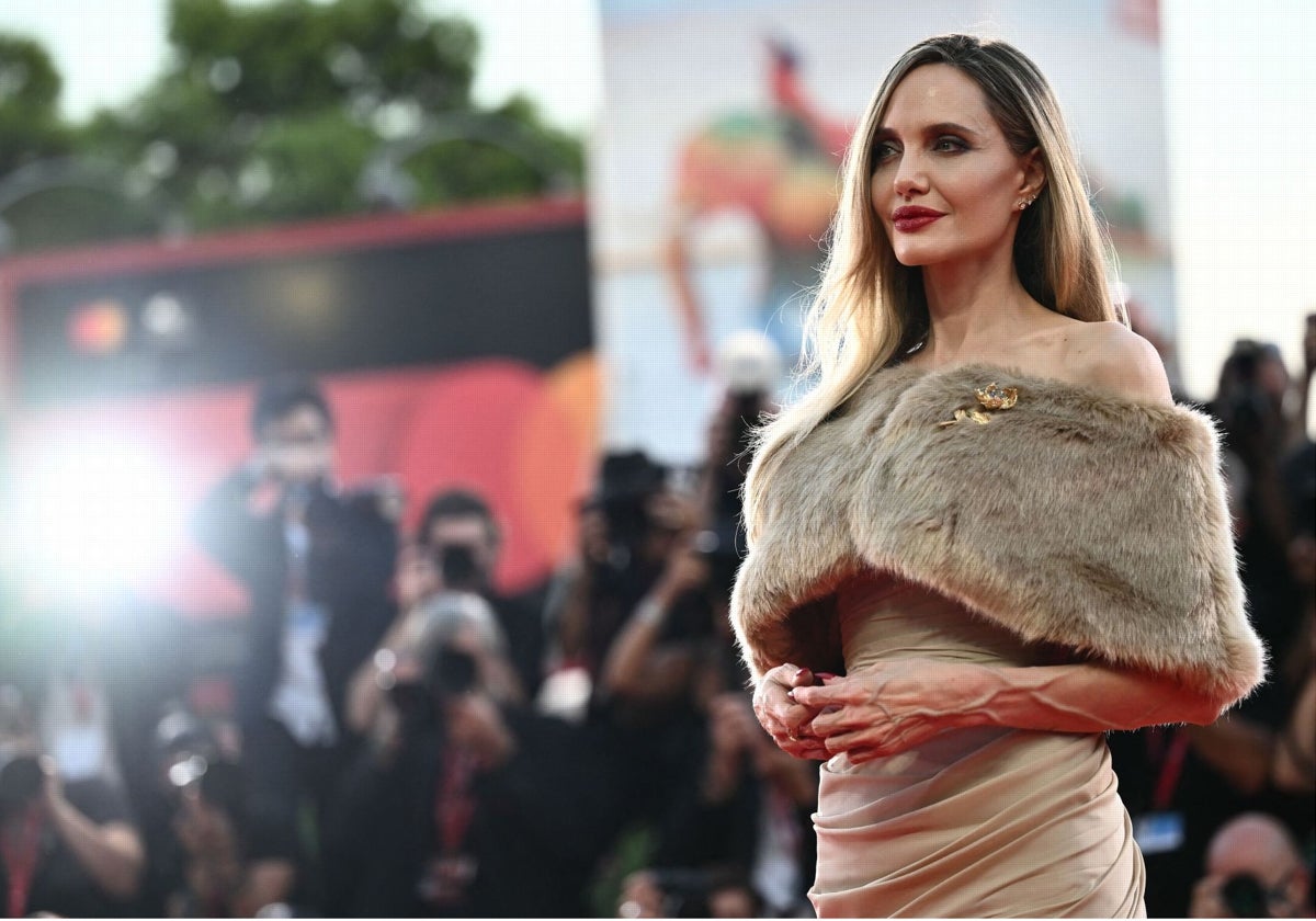 Angelina Jolie en la alfombra roja del Festival de Venecia