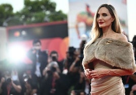 El exclusivo armario que Angelina Jolie se ha llevado a Venecia