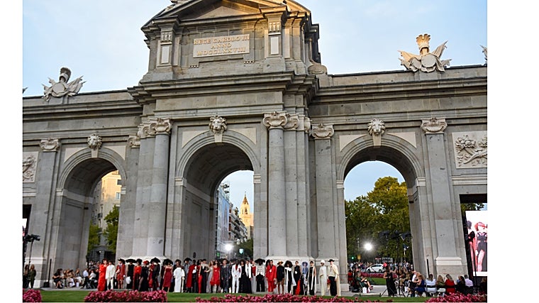 Desfile inaugural en la Puerta de Alcalá