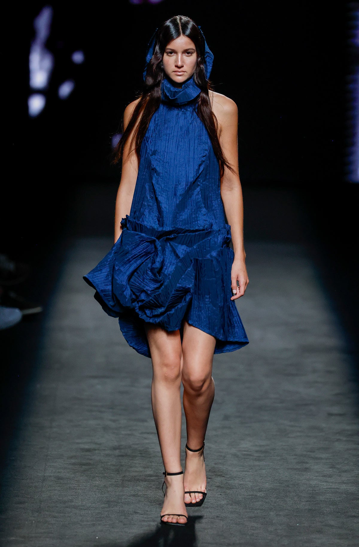 El cuello alto y las capuchas se han dejado ver sobre la pasarela.