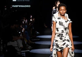 MBFWMadrid primavera/verano 2025: JCPajares fusiona el arte tradicional y la moda contemporánea en la pasarela