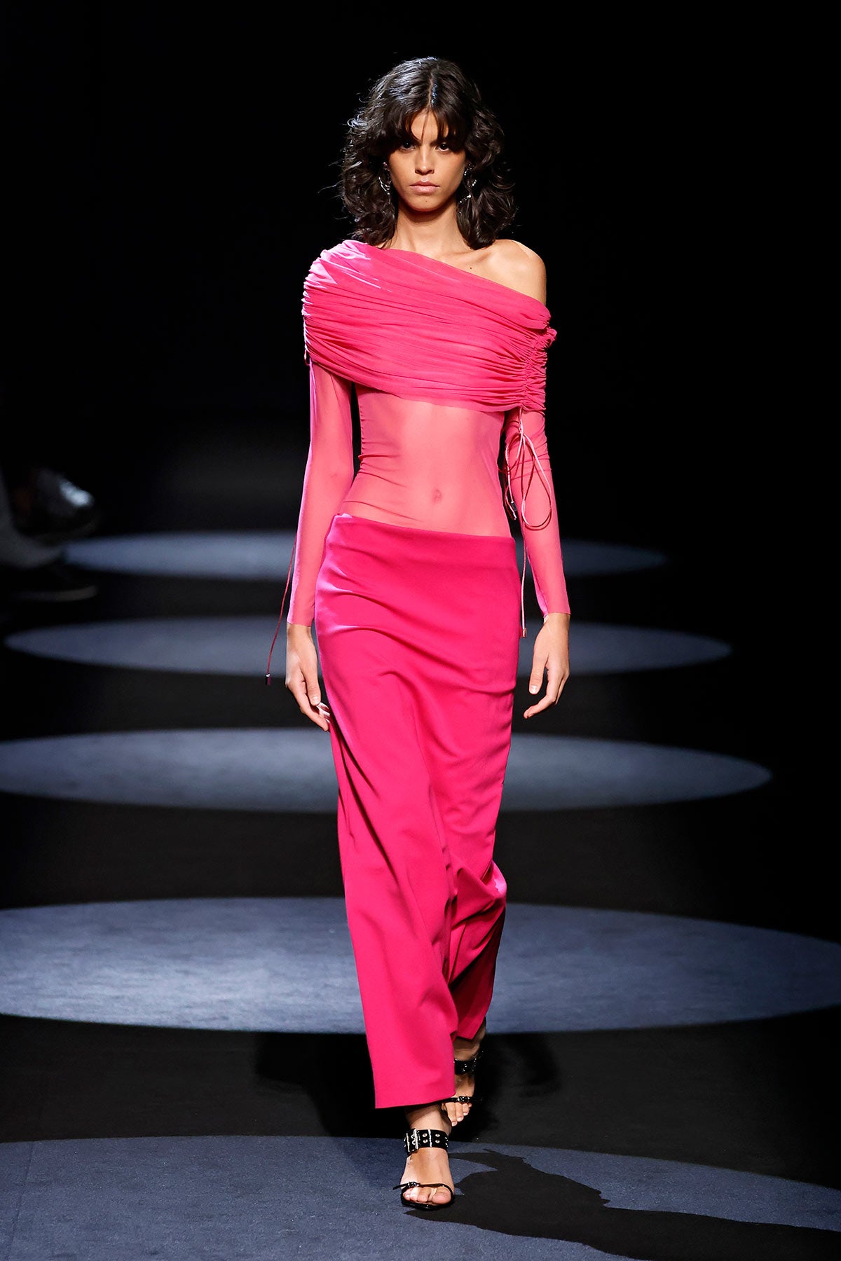 Las semitransparencias se han colado entre las prendas.