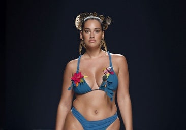 Los llamativos y favorecedores trajes de baño de Dolores Cortés