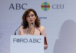 El perfecto look de oficina de Isabel Díaz Ayuso en el Foro ABC