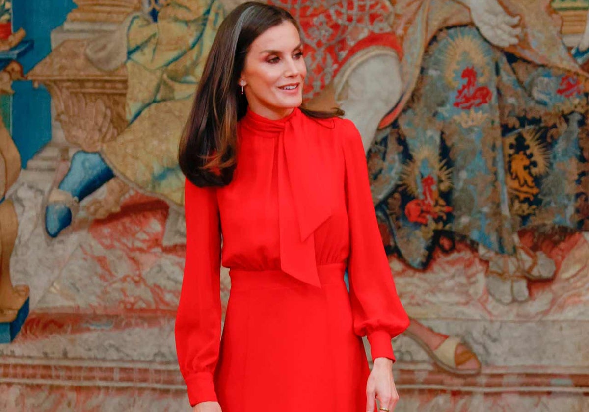 La Reina Letizia suele escoger el color rojo para vestir en una gran cantidad de ocasiones.