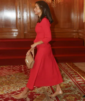 Secondary image 2 - Queen Letizia and her daughters arrive at the audiences within the framework of the Princess of Asturias Awards events