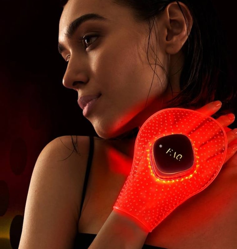 The Foreo LED light mask for hands.