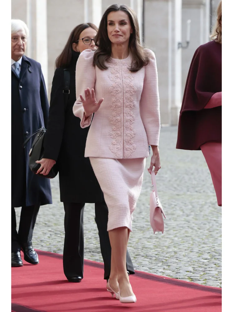 Queen Letizia has exuded glamor and elegance with her new tweed suit.