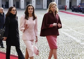 El nuevo traje rosa de la Reina Letizia: alta costura y su firma de confianza