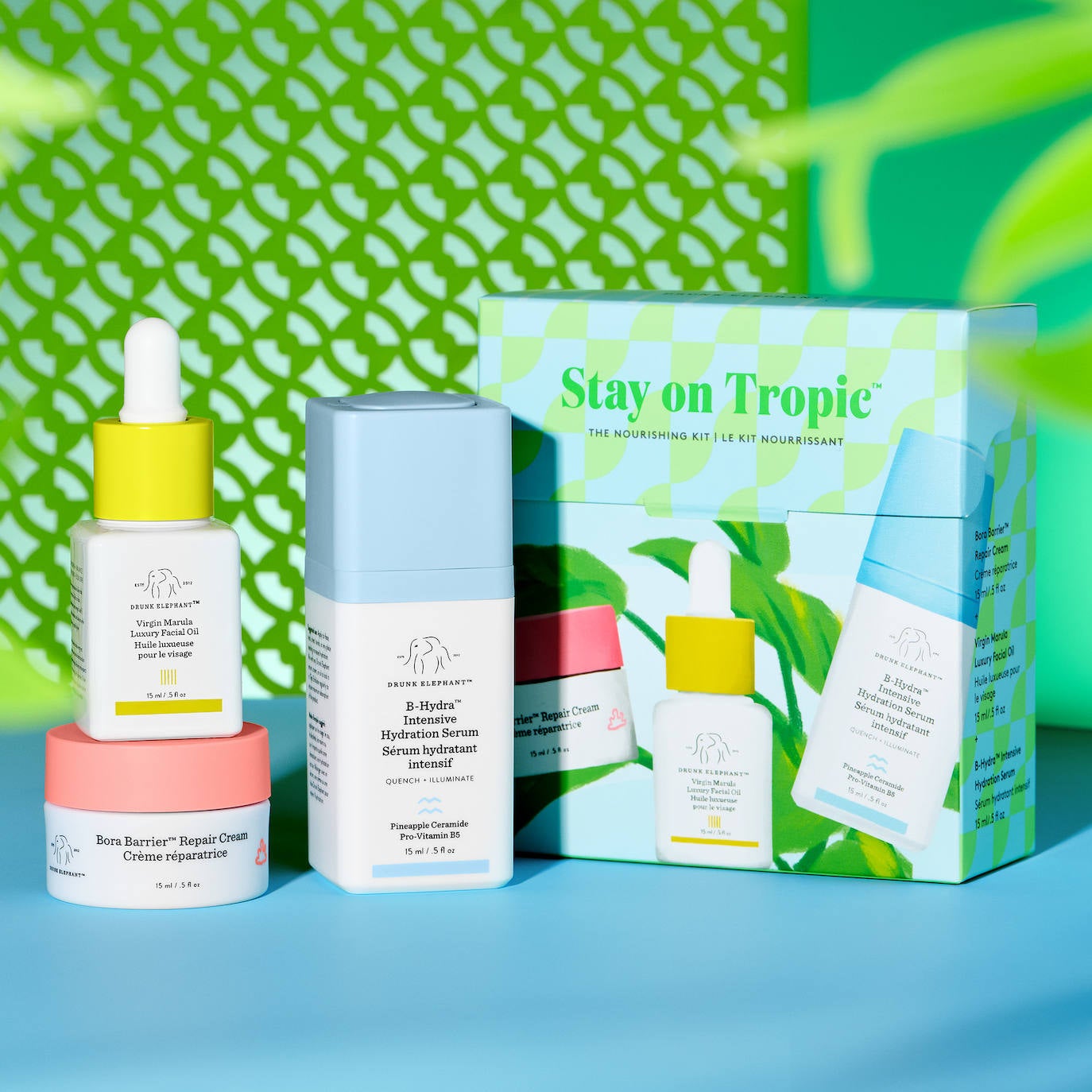 Stay on Tropic™ - Estuche de tratamientos hidratantes de Drunk Elephant (57 euros, solo en Sephora). Incluye el trío hidratante que podrás llevarte a cualquier lugar por su tamaño, 15 ml. La crema reparadora Bora Barrier, que hidrata la piel durante 24 horas, reafirma y reduce las rojeces, el sérum B-Hydra que garantiza la hidratación todo el día y el aceite de marula virgen que nutre y equilibra.
