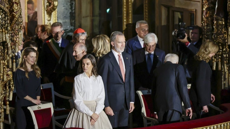 Los Reyes en el Teatro di San Carlo de Nápoles.