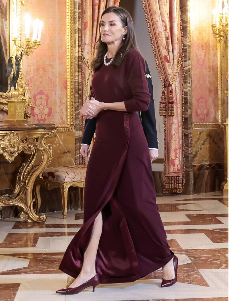 La Reina Letizia rescata una falda de 2019.