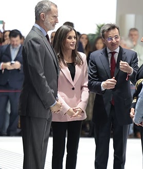 Imagen secundaria 2 - Los Reyes durante su visita a Fitur