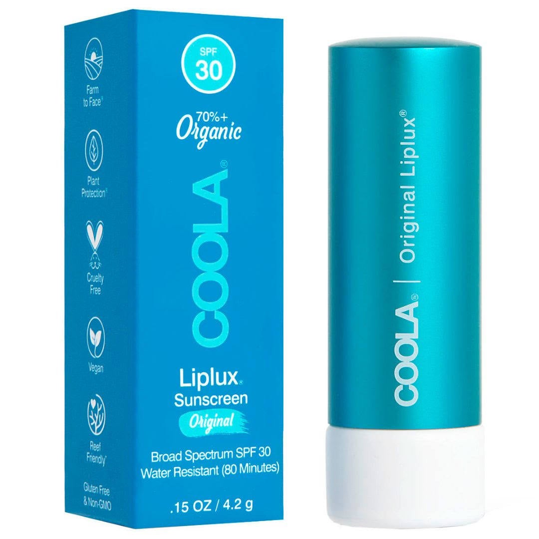Classic Liplux Lip Balm Original SPF 30 de Coola (14 euros). Bálsamo labial que combina protección solar y cuidado intenso, gracias a los filtros solares de amplio espectro, junto con la manteca de karité y el aceite de coco. Ofrece una hidratación profunda, ayudando a prevenir las grietas y la sequedad. Precio: 14 euros.