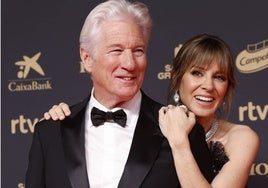 Richard Gere y su mujer, la española Alejandra Silva, la pareja más elegante de los premios Goya 2025