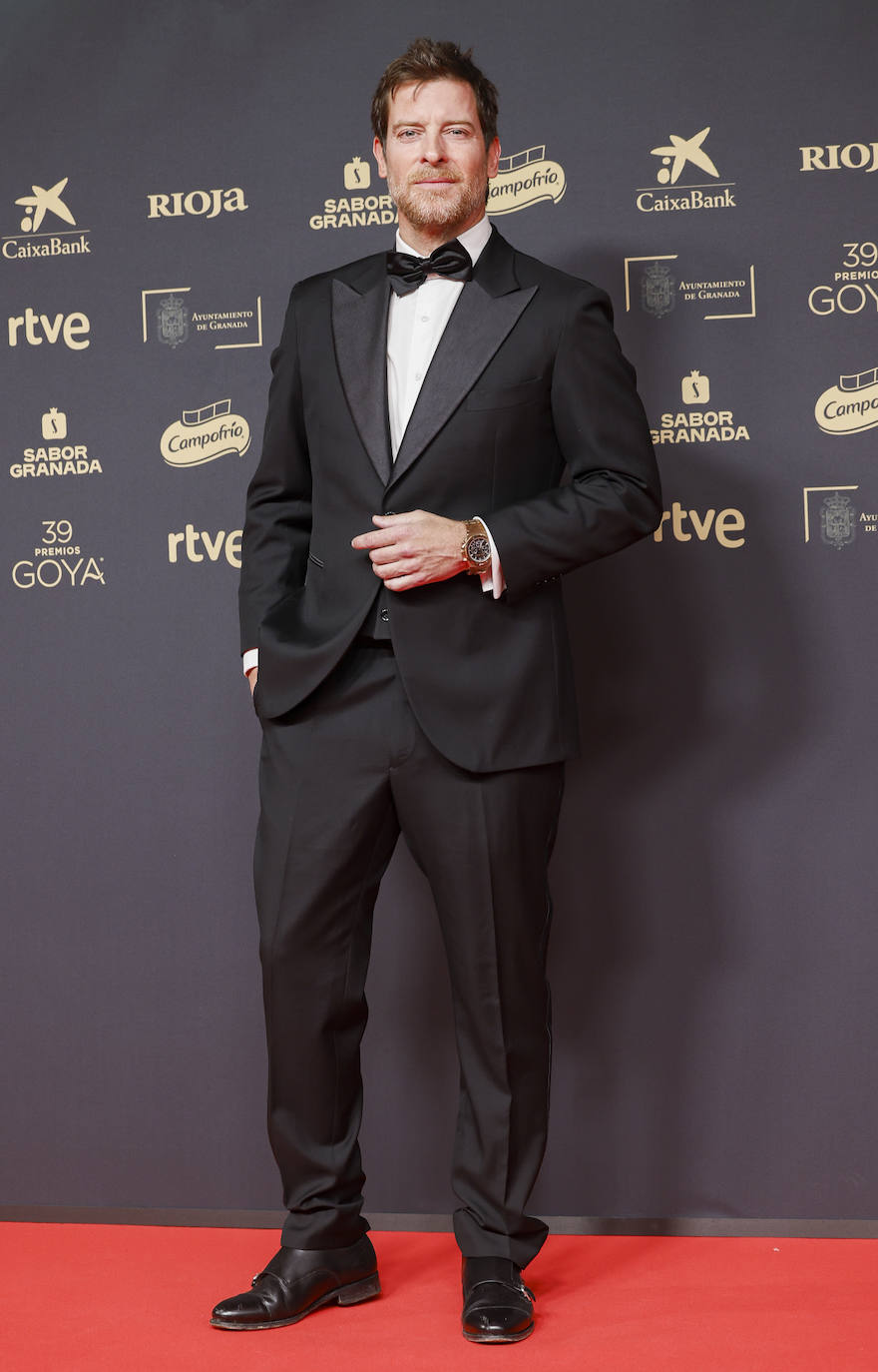 Manuel Baqueiro con esmoquin en los Premios Goya 2025. 