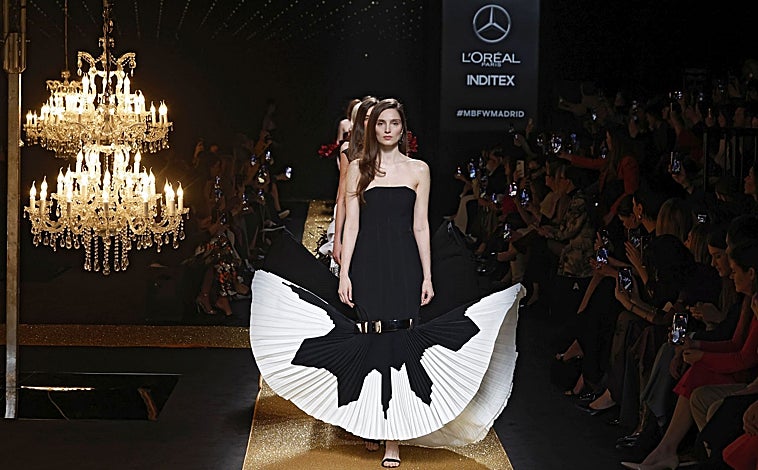 Imagen principal - Desfile de Isabel Sanchís