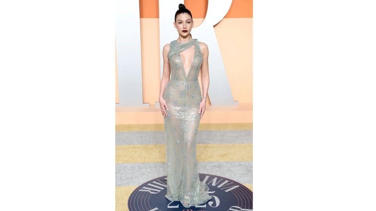 Úrsula Corberó con diseño de alta costura de Armani