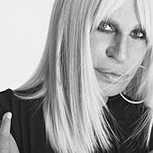 Donatella deja la dirección creativa de Versace