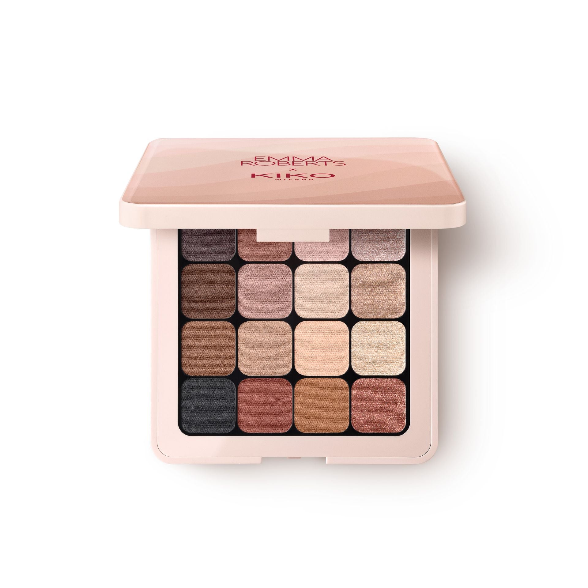 Paleta de sombras de ojos Nudinfinity de la colección Emma Roberts x Kiko Milano (34,99 euros). 16 tonos ultra pigmentados, que combinan acabados mate aterciopelados y metálicos con una textura gel-crema para conseguir diversos looks de ojos.
