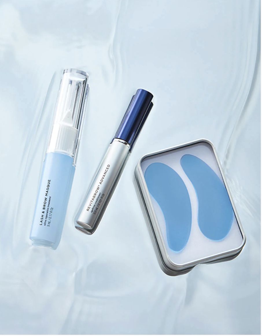 Lash Refresh Collection – Revitalash Advanced (135 euros, valorado en 200 euros). Este set incluye dos best-sellers de la marca, el sérum fortalecedor de pestañas Revitalash Advanced y la mascarilla hidratante Lash & Brow Masque. De regalo, incluye unos parches reutilizables para el contorno de los ojos, que descongestionan, calman e hidratan.