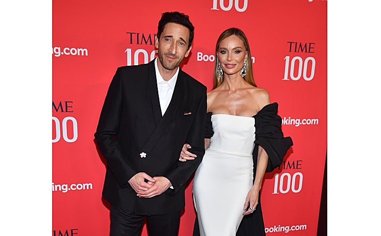 Imagen principal - Blake Lively, con un escotado vestido, y Demi Moore, radiante a los 62, protagonistas de la gala Time en Nueva York