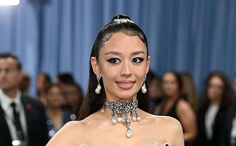 Imagen principal - Gina Alice Redlinger, Breanna Stewart y Coco Jones han lucido los 'baby hairs' en forma de caracol. 