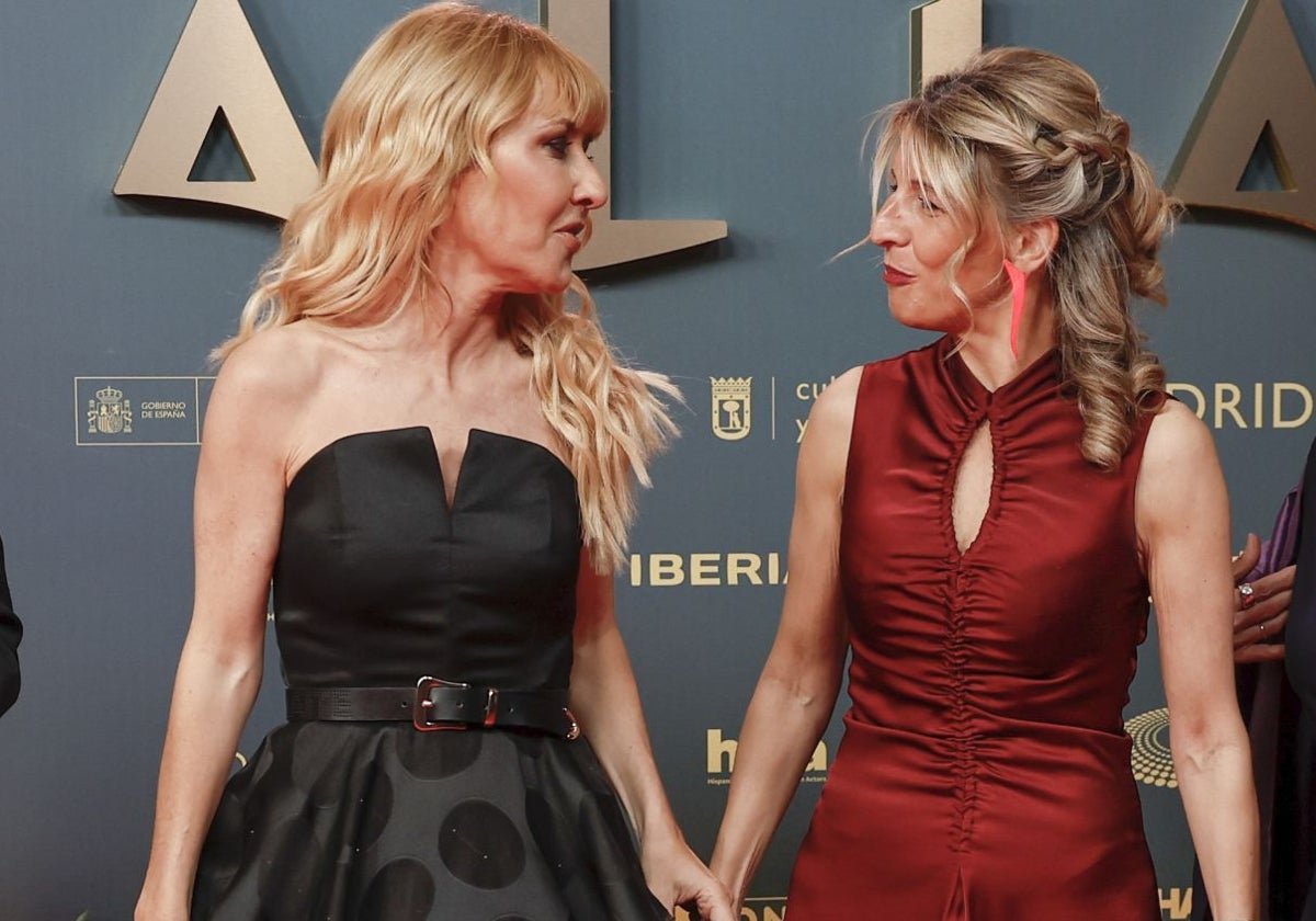Cayetana Guillen Cuervo y Yolanda Díaz en la alfombra de los Premios Talía