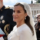 La empresa valenciana que hizo la mantilla de la Reina: «Ver nuestra pieza en el Vaticano es algo inolvidable»