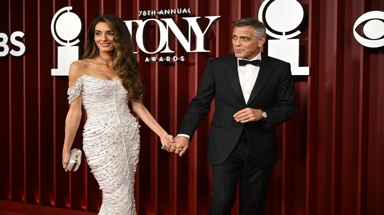 Amal Clooney se viste de novia con un vestido de alta costura con miles de perlas