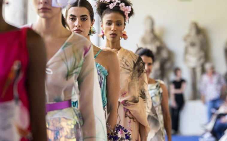 Imagen principal - Algunas de las modelos durante el desfile