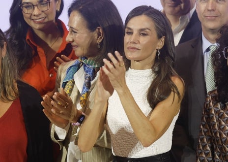 Imagem secundária 1 - A Rainha presidiu a cerimônia de encerramento, que contou também com a presença da Ministra Yolanda Díaz e do ator de Hollywood, que mora na Espanha, junto com sua esposa, Alejandra Silva.