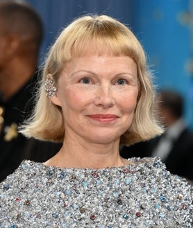 Imagen secundaria 2 - Naomi Watts, Cate Blancett y Pamela Anderson lucen el corte bob, una de las tendencias del verano 2025.
