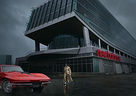 Imagen secundaria 1 - Algunas de las imágenes de la campaña de Rosalía para New Balance