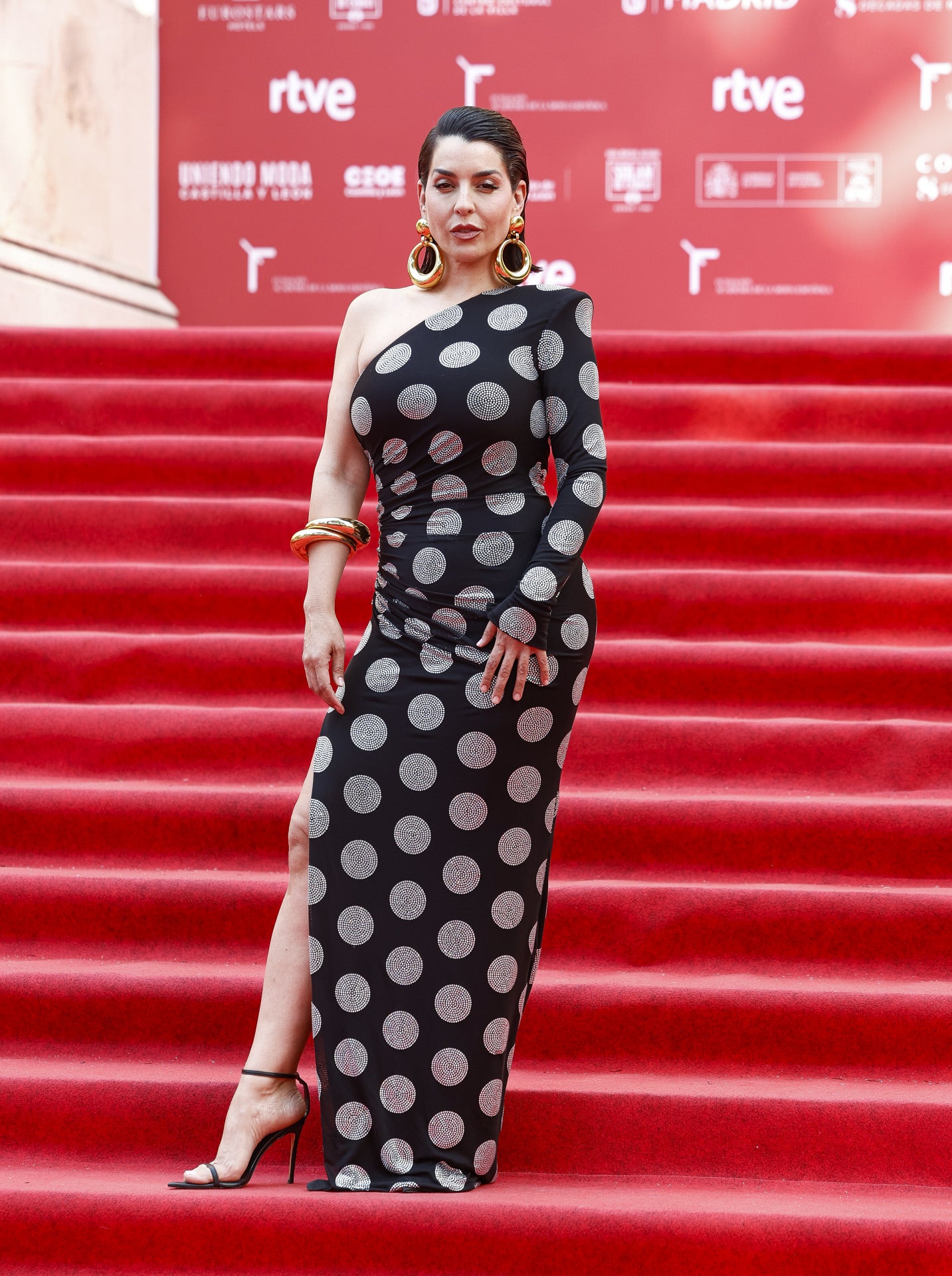 Ruth Lorenzo con un vestido asimétrico de Andrew Pocrid.